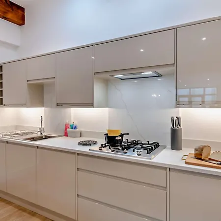 3 Bed In York Oc-93898 *