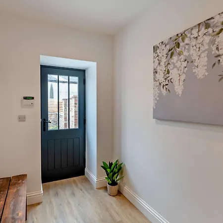 3 Bed In Tollerton 93898 *