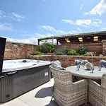 3 Bed In York Oc-93898 *