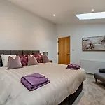 3 Bed In York Oc-93898 *