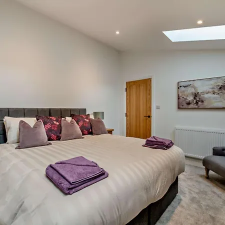 3 Bed In York Oc-93898 *